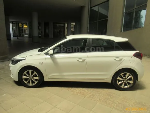 Hyundai i20 1.4 MPI Style Image 1